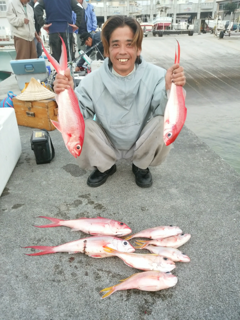 アカマチ 12匹 の釣果 15年2月日 真生丸 沖縄 都屋漁港 釣り船予約 釣割