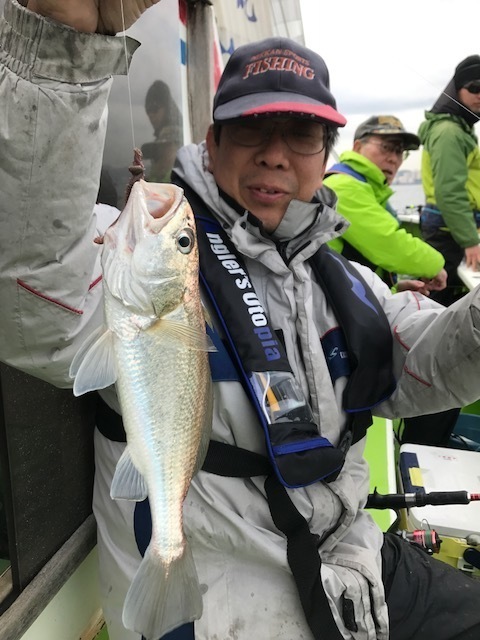 イシモチ39cm 64匹 の釣果 18年3月18日 金沢八景 黒川丸 神奈川 金沢八景平潟 釣り船予約 釣割