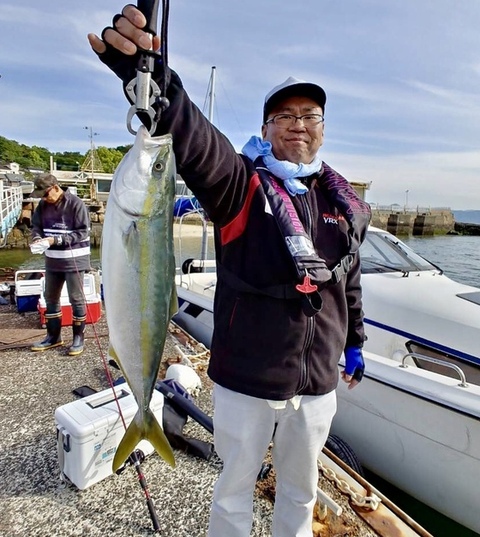 ヤズ！！の釣果｜2018年4月26日｜海逢（広島/マリーナ広島）｜釣割