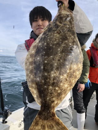 ヒラメ68cm 3匹 の釣果 19年12月30日 三幸丸 兵庫 育波浦漁港 釣り船予約 釣割