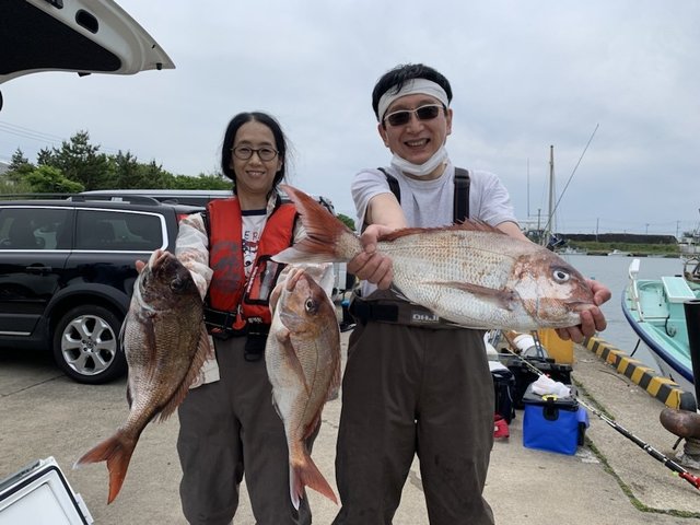 マダイ3 kg 9匹 の釣果 年5月31日 謙信丸 新潟 直江津港 釣割