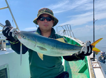 イナダ60cm の釣果 年8月13日 えびす屋 宮城 塩釜港 釣割