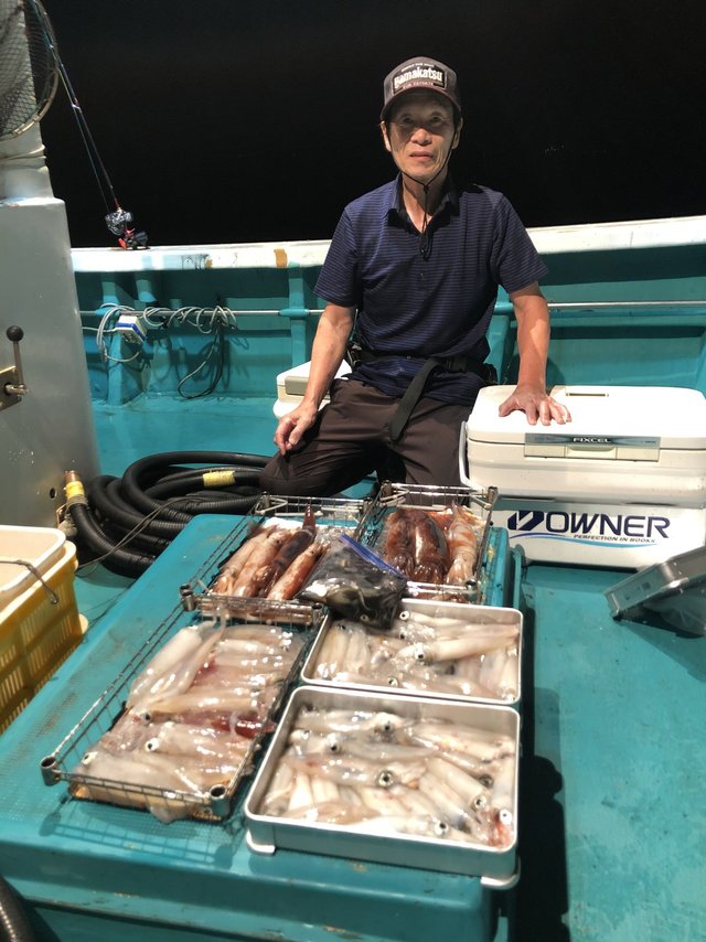アカイカ27cm 61匹 の釣果 年8月27日 良栄丸 和歌山 釣割