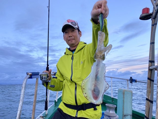 アオリイカcm 11匹 の釣果 年9月27日 なかくに丸 新潟 寺泊港 船釣り予約 キャスティング船釣り予約 アオリイカcm 11匹 の釣果 年9月27日 なかくに丸 新潟 寺泊港 船釣り予約 キャスティング船釣り予約