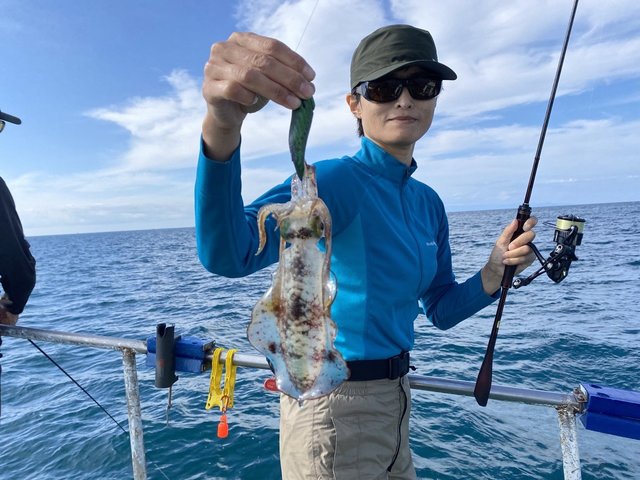 アオリイカcm 9匹 の釣果 年9月30日 なかくに丸 新潟 寺泊港 釣り船予約 釣割 アオリイカcm 9匹 の釣果 年9月30日 なかくに丸 新潟 寺泊港 釣り船予約 釣割