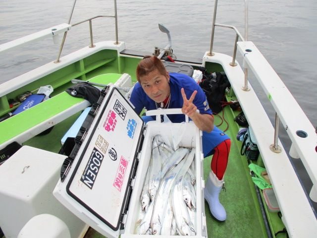 タチウオ110cm 47匹 の釣果 年10月4日 忠彦丸 神奈川 釣割