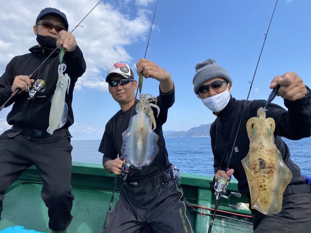 アオリイカ24cm 3匹 の釣果 年10月日 なかくに丸 新潟 寺泊港 船釣り予約 キャスティング船釣り予約 アオリイカ24cm 3匹 の釣果 年10月日 なかくに丸 新潟 寺泊港 船釣り予約 キャスティング船釣り予約