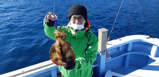 アオリイカ 2匹 の釣果 21年1月10日 二階屋丸 静岡 宇佐美港 釣り船予約 釣割
