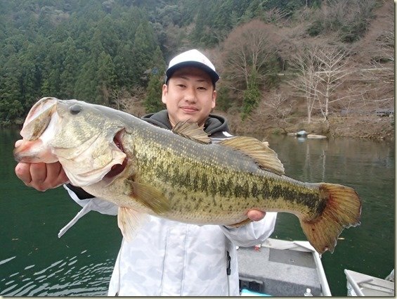 ブラックバス の釣果 21年3月7日 スロープ レンタルボート ロクマル 奈良 七色ダム 釣割