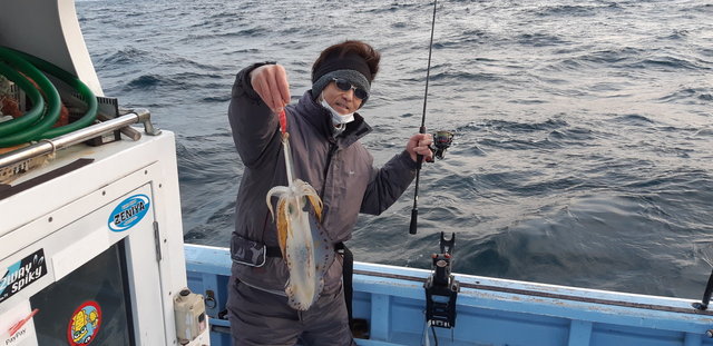 アオリイカ 1匹 の釣果 21年3月19日 二階屋丸 静岡 宇佐美港 船釣り予約 キャスティング船釣り予約
