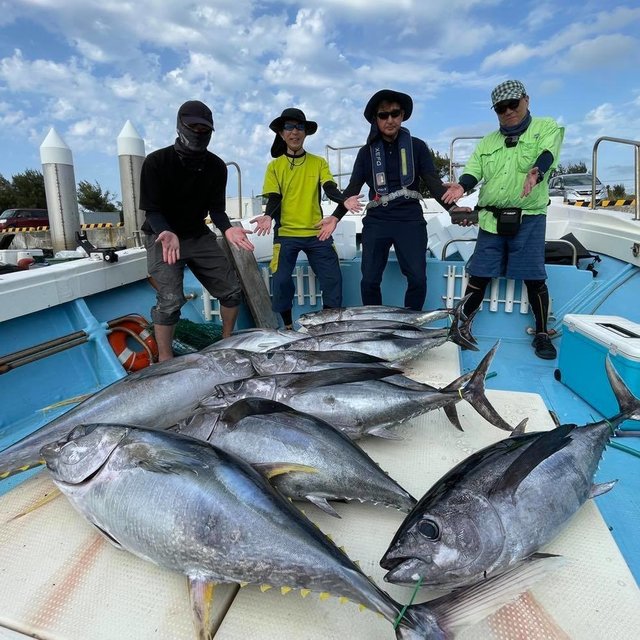 22年11月最新 栄真丸 沖縄県 の最新釣果情報