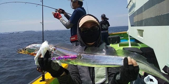 タチウオ122cm 22匹 の釣果 21年5月25日 渡辺釣船店 神奈川 横浜港 釣割