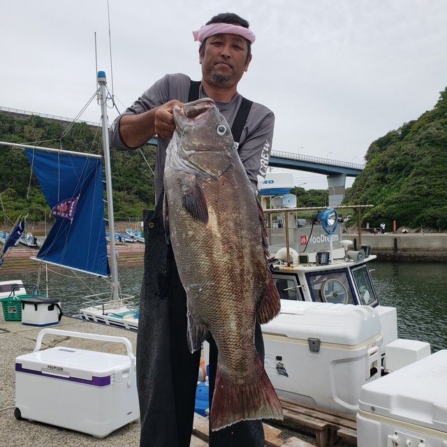 イシナギ10 00kg の釣果 21年6月13日 二宮丸 神奈川 宮川港 船釣り予約 キャスティング船釣り予約