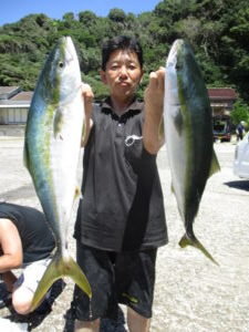 ワラサ4 00kg 5匹 の釣果 21年8月3日 浜福丸 神奈川 釣割
