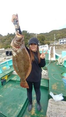 ヒラメ58cm の釣果 22年2月1日 ビッグ秀丸 和歌山 大引港 船釣り予約 キャスティング船釣り予約