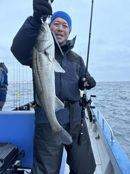 シーバス81cm！！の釣果｜2024年2月21日｜アイランドクルーズFC