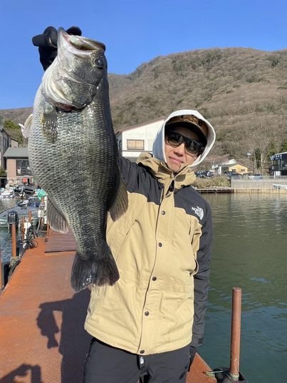 ブラックバス59cm！1匹！の釣果｜2024年4月10日｜芦ノ湖フィッシング