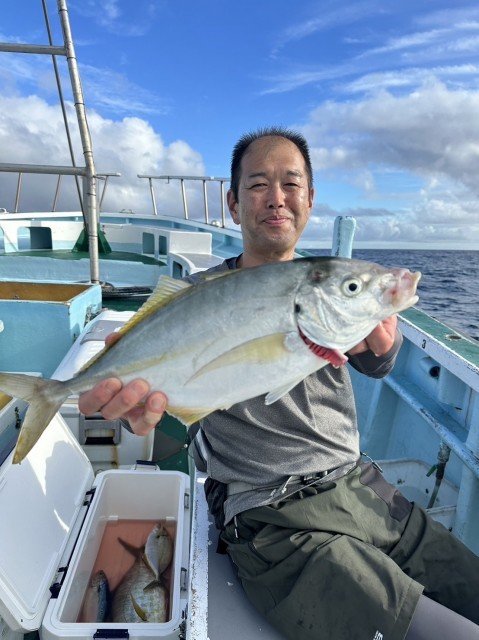シマアジ