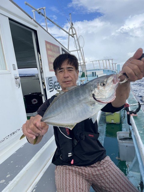 シマアジ