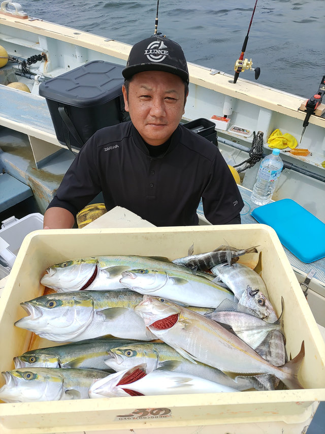 イナダ(ブリ)・カンパチ・モクアジ(オキアジ)