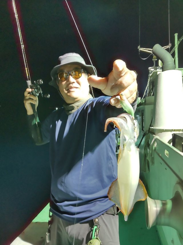 シロイカ(ケンサキイカ)