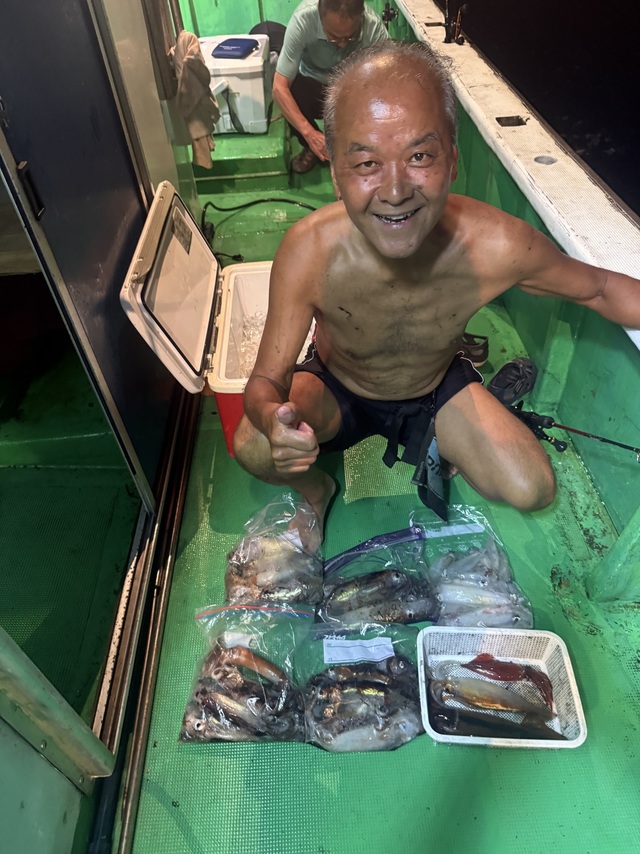 アカイカ(ケンサキイカ)・スルメイカ