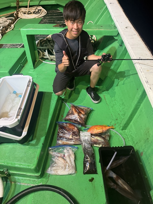 アカイカ(ケンサキイカ)・スルメイカ