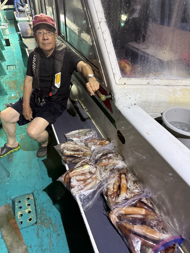 アカイカ(ケンサキイカ)・スルメイカ