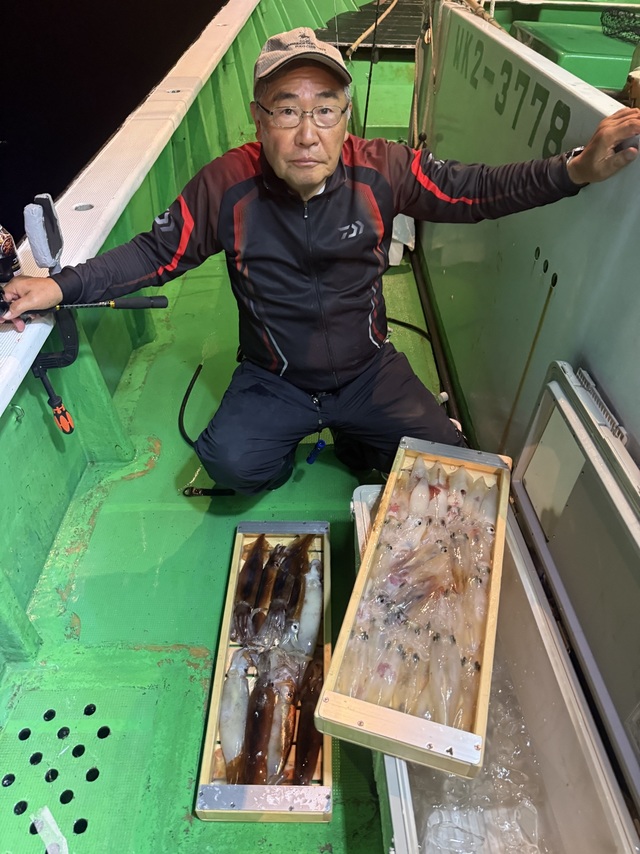 アカイカ(ケンサキイカ)・スルメイカ