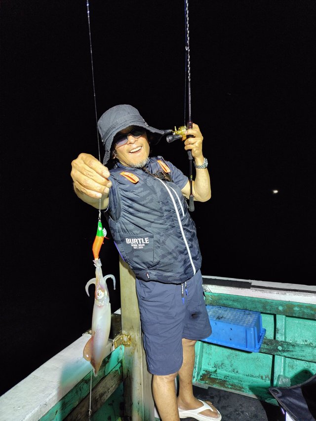 シロイカ(ケンサキイカ)