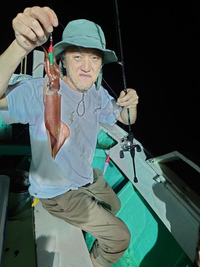 シロイカ(ケンサキイカ)