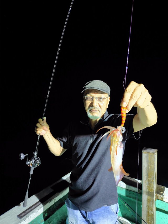 シロイカ(ケンサキイカ)