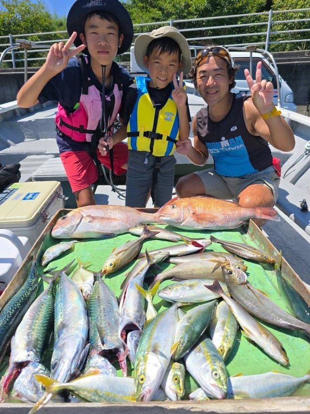 マダイ・カイワリ・ワカシ(ブリ)・イサキ・サバ(ゴマサバ)