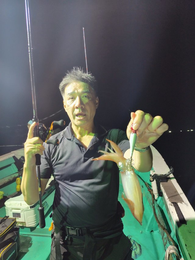 シロイカ(ケンサキイカ)