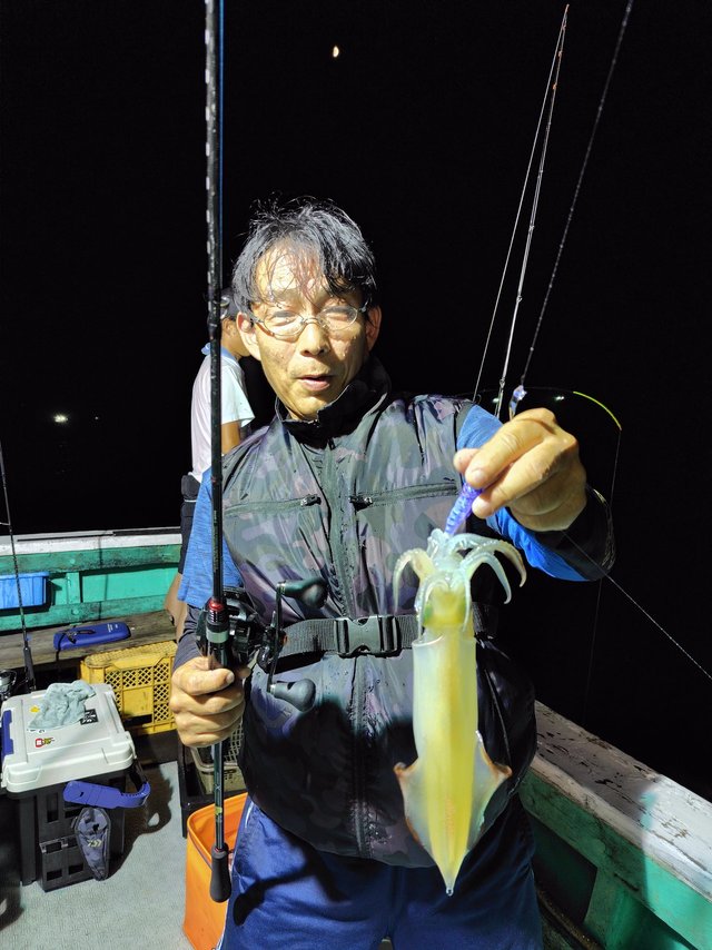 シロイカ(ケンサキイカ)