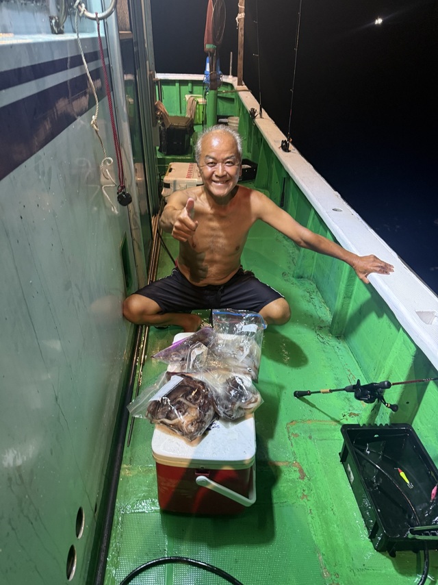 アカイカ(ケンサキイカ)・スルメイカ