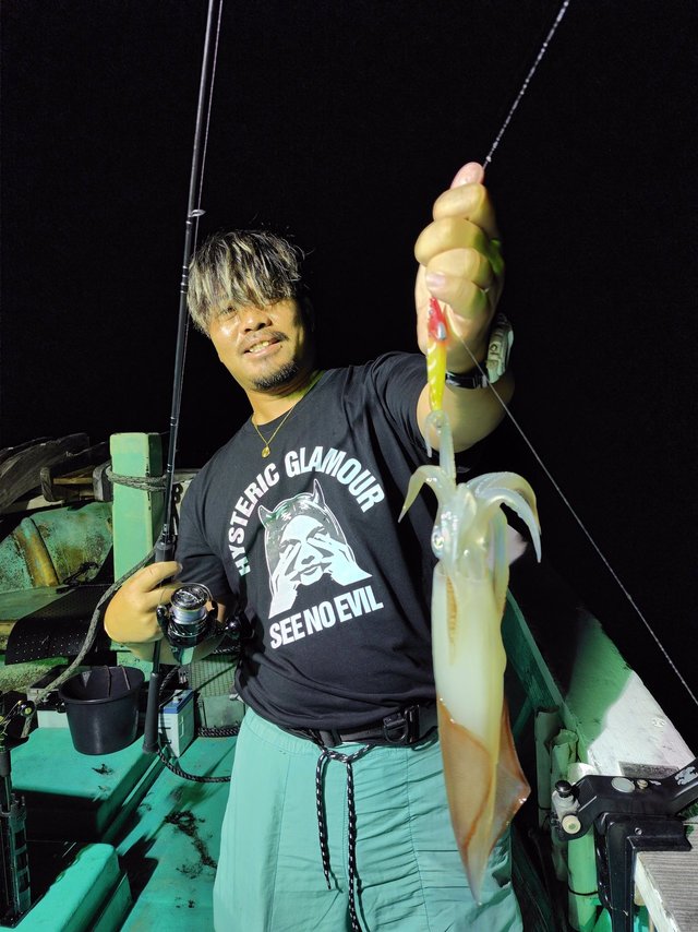 シロイカ(ケンサキイカ)