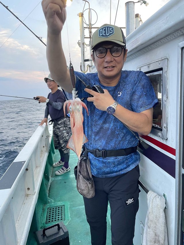 アカイカ(ケンサキイカ)