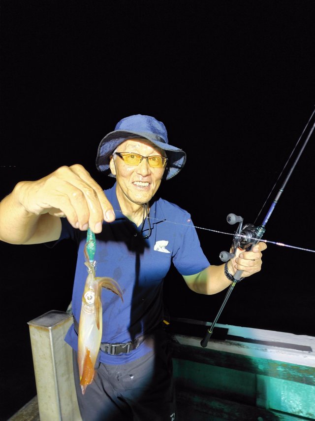 シロイカ(ケンサキイカ)