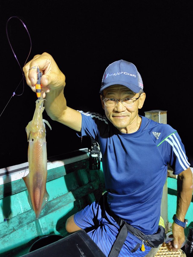 シロイカ(ケンサキイカ)