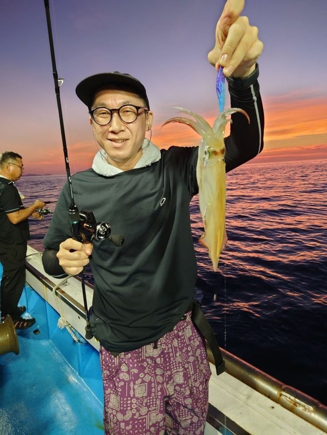 シロイカ(ケンサキイカ)