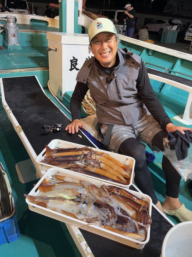 アカイカ(ケンサキイカ)・スルメイカ