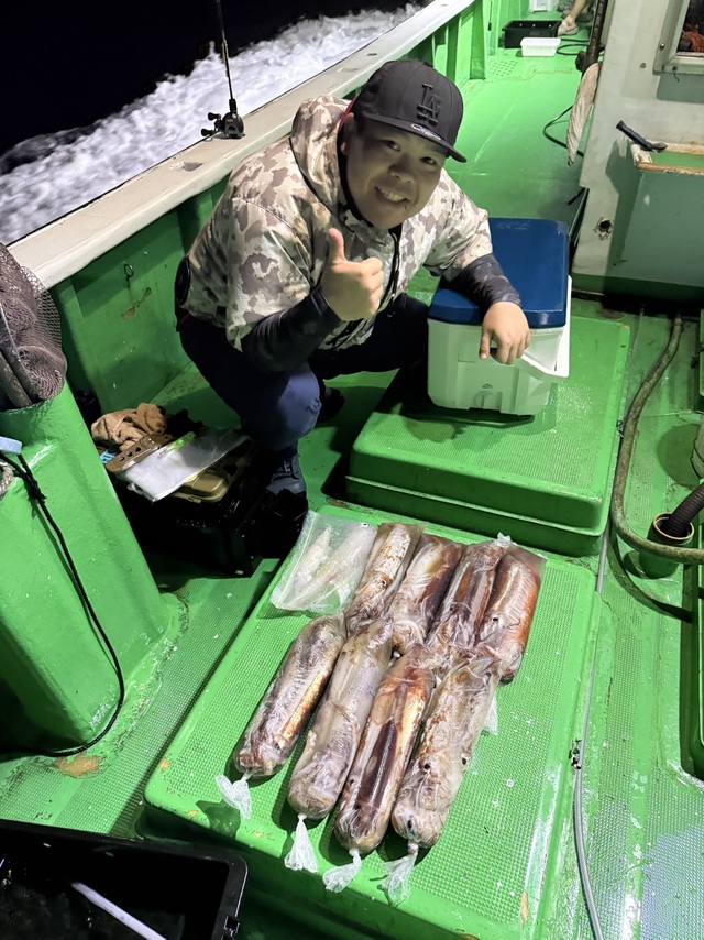 アカイカ(ケンサキイカ)・スルメイカ