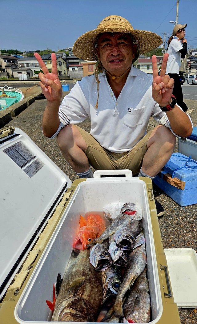 アラ・クロムツ