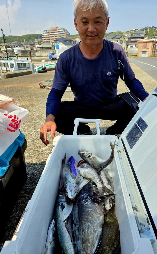 アラ・クロムツ