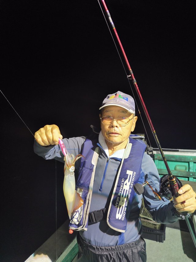 シロイカ(ケンサキイカ)