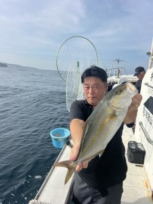 シマアジ