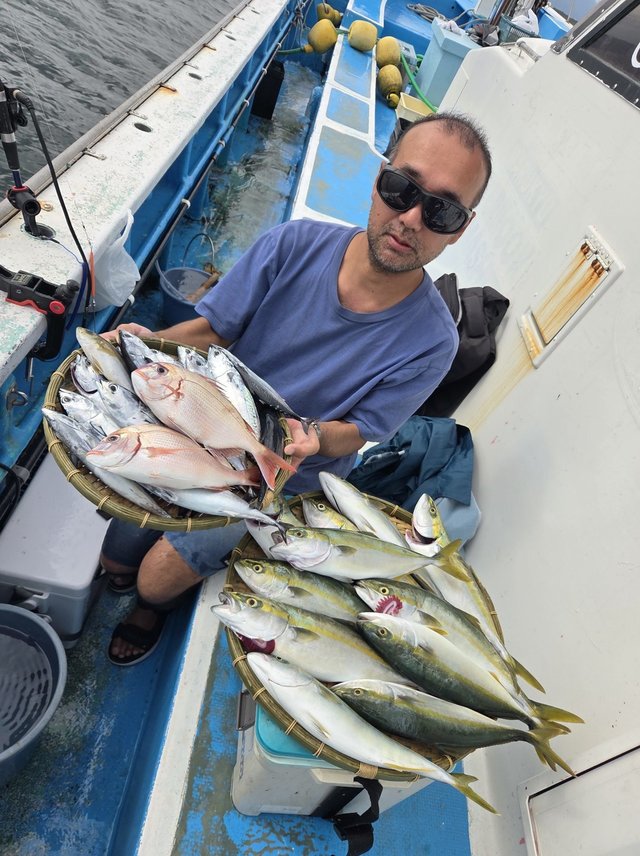 ハナダイ(チダイ)・イナダ(ブリ)