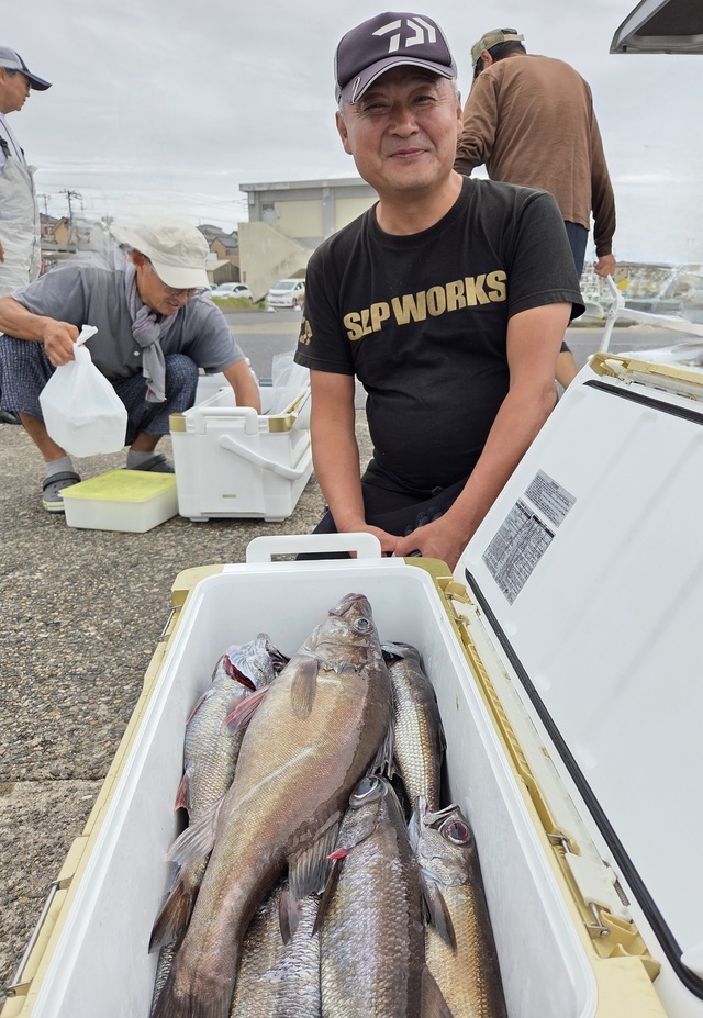 アラ・クロムツ