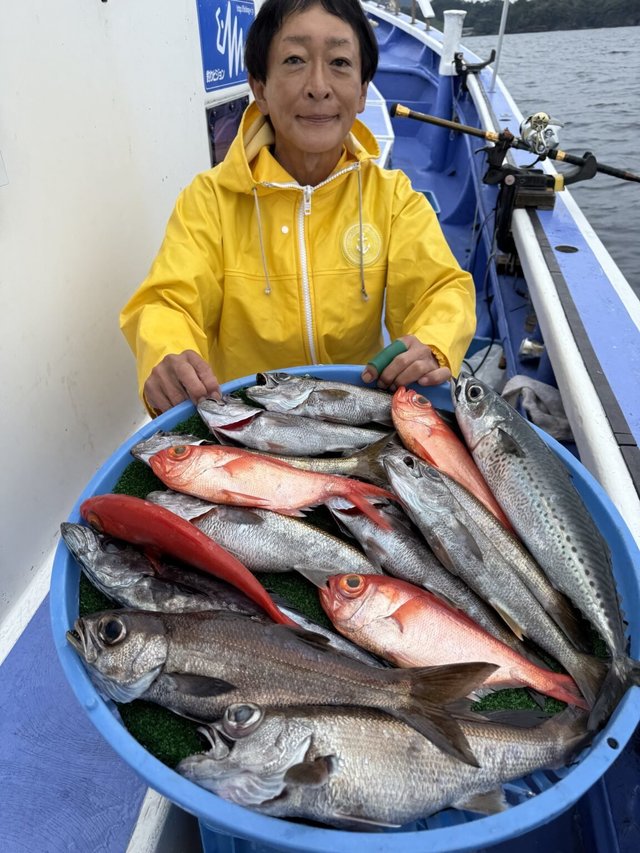 クロムツ・スミヤキ(クロシビカマス)・メダイ・キンメ(キンメダイ)・シロムツ(オオメハタ)